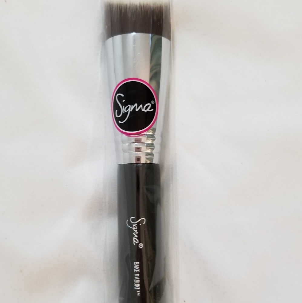 POWDER BAKING ANGLED KABUKI BRUSH - Picture 8 of 8